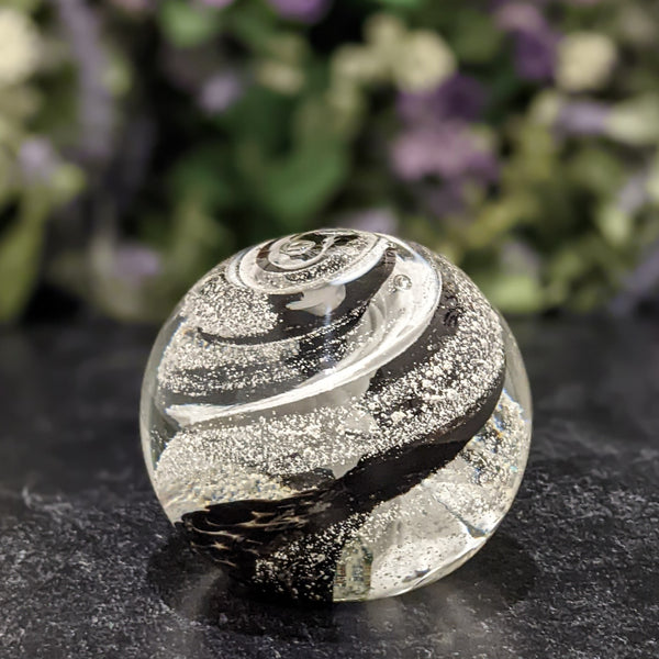 Memorial Swirl - Black & White